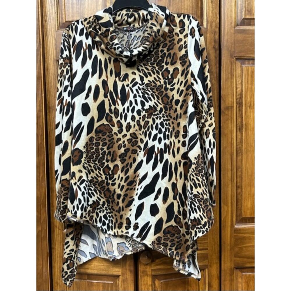 Vision XL Long Sleeve Leopard  Turtle Neck